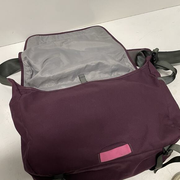 Patagonia Half Mass Messenger Bag Maroon Crossbody Organizer Commuter Travel - Picture 8 of 9